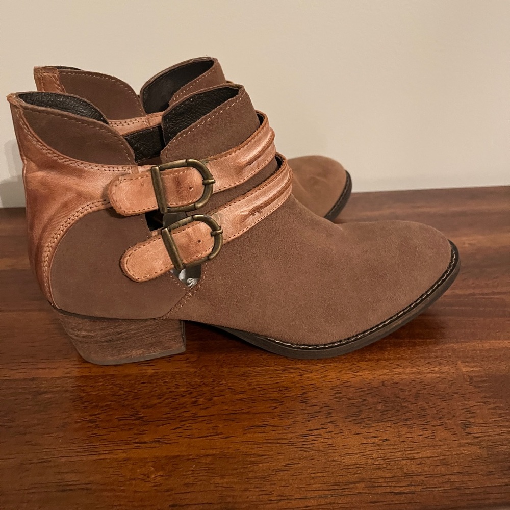 Steve Madden Brown Rascal Booties Size 8 Euc - image 2